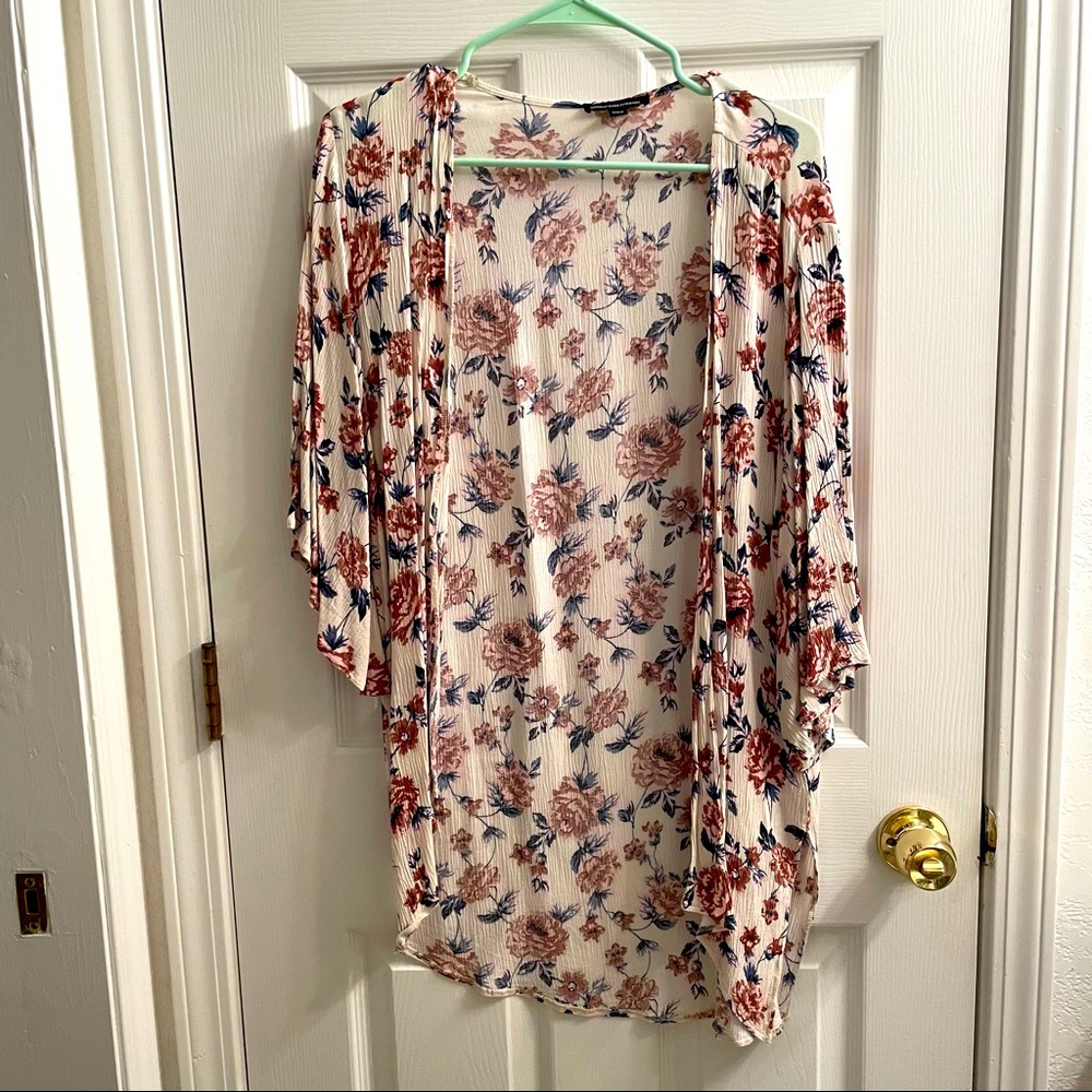 American Eagle floral kimono